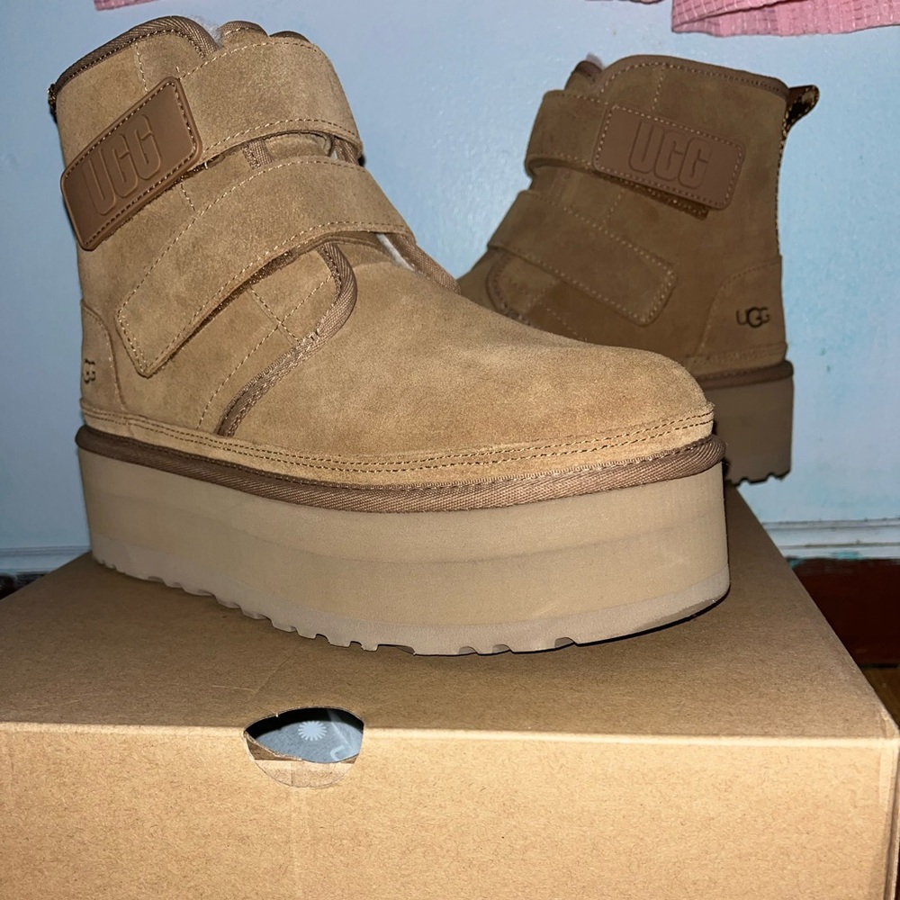 UGG Neumel Platform Size 8!!🥰